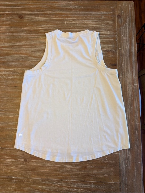 Tops - Women’s White Sleeveless Tank Top
